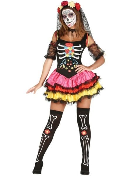Dospělý v kostýmu Kostlivá Catrina oslavující Dia de los Muertos